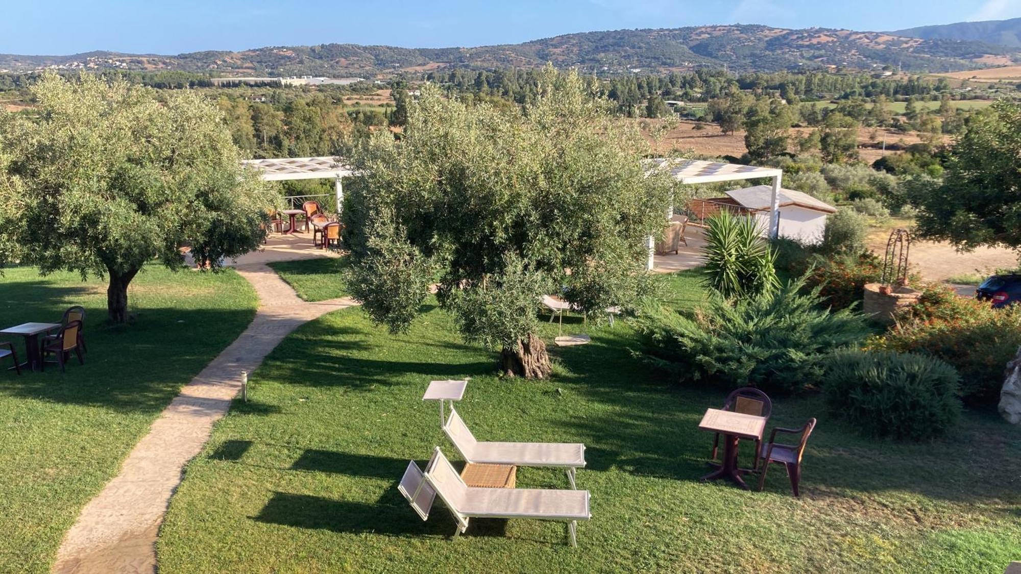 Albergo rurale Essenza di Mirto La Caletta Esterno foto