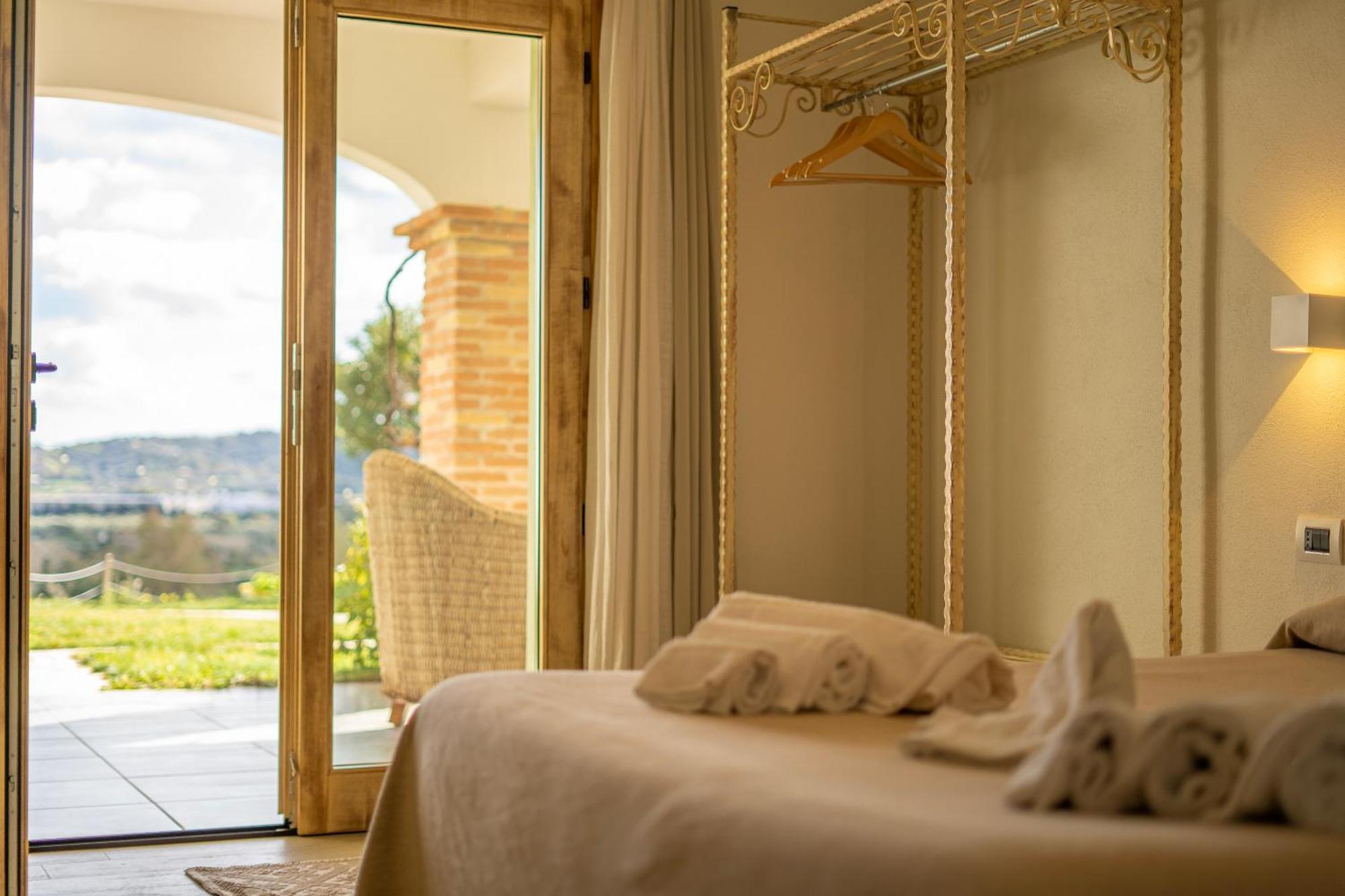 Albergo rurale Essenza di Mirto La Caletta Esterno foto