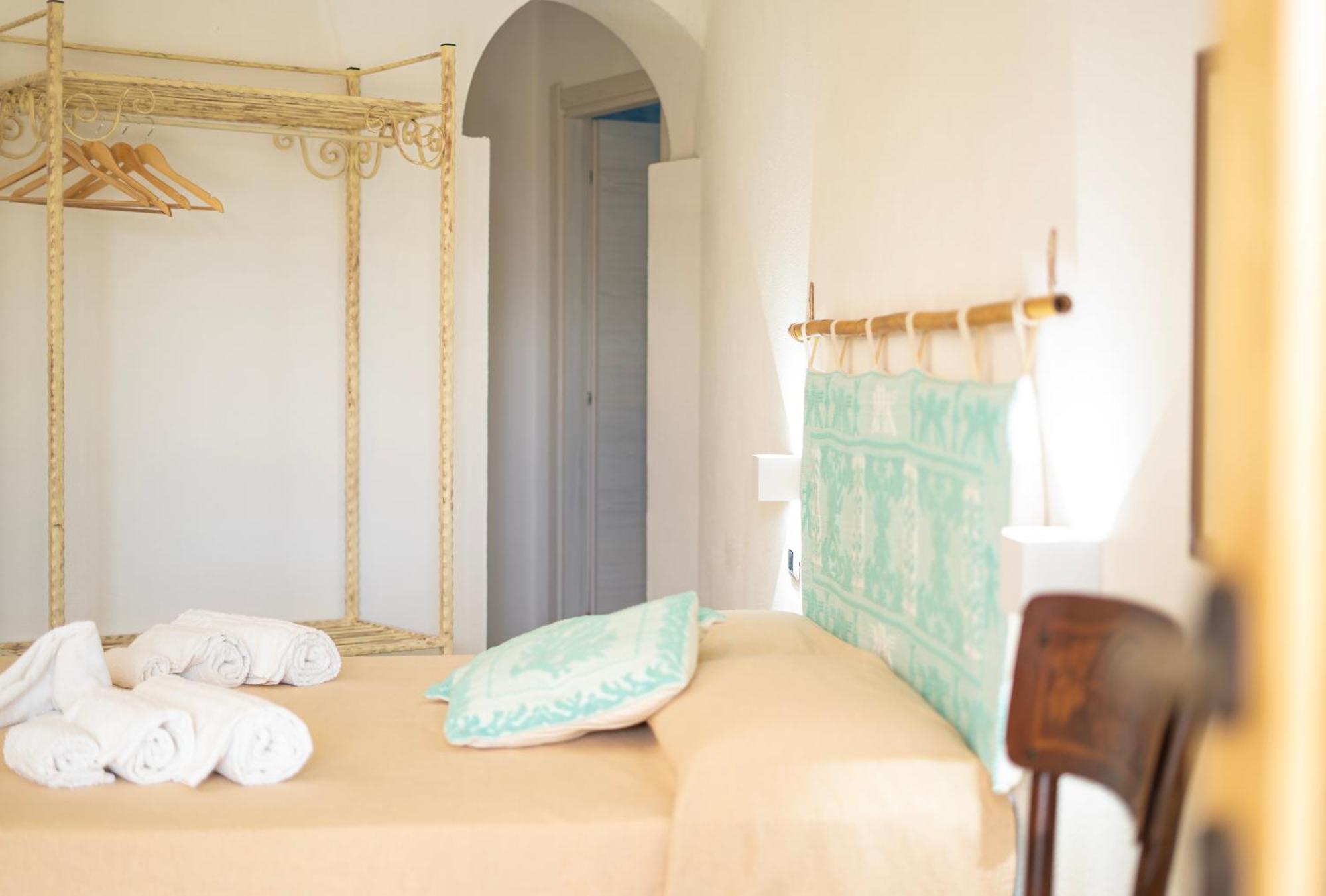 Albergo rurale Essenza di Mirto La Caletta Esterno foto