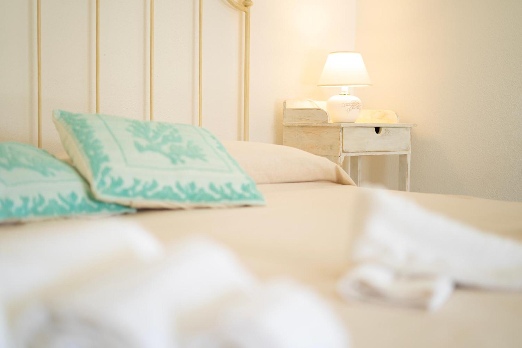 Albergo rurale Essenza di Mirto La Caletta Esterno foto
