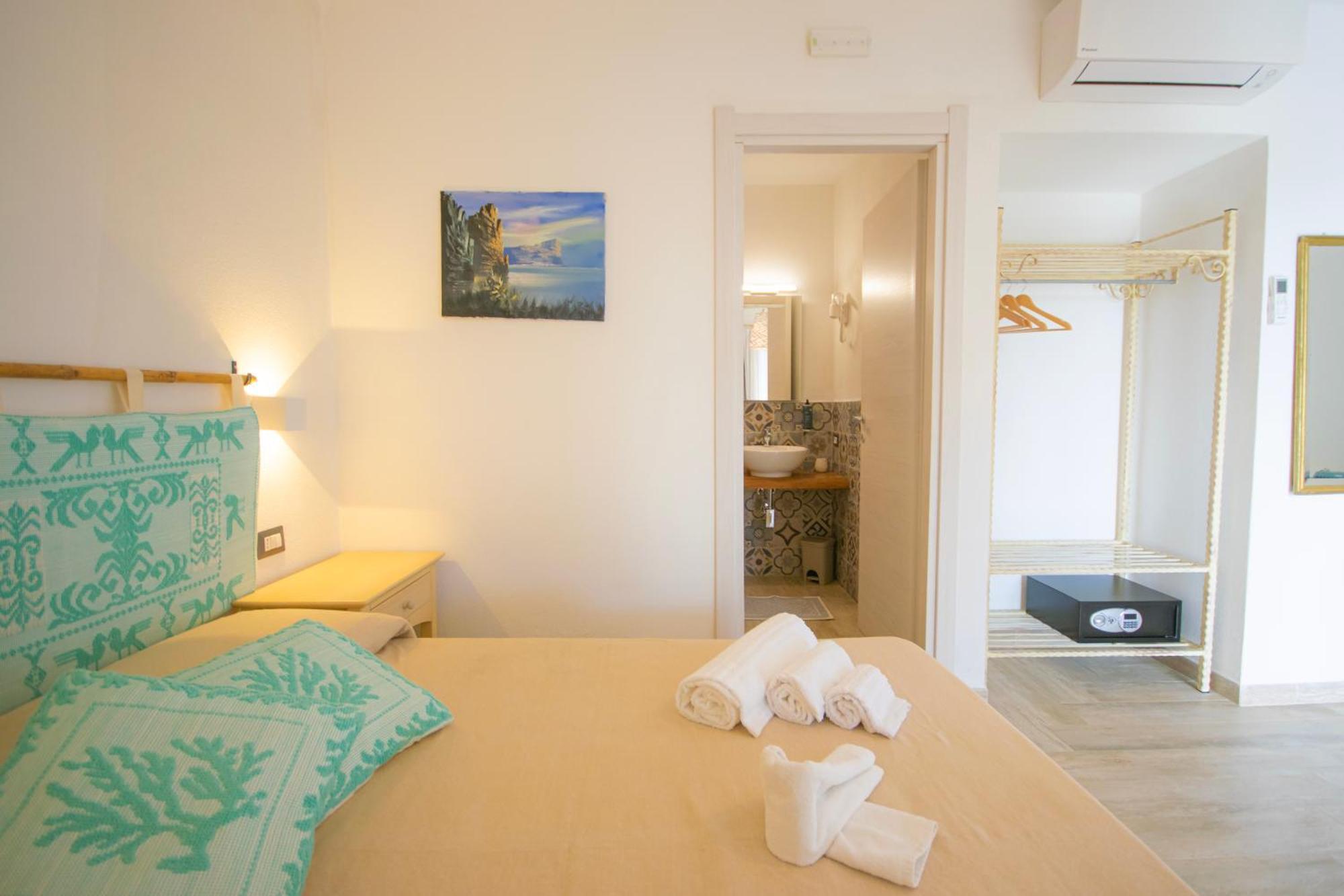Albergo rurale Essenza di Mirto La Caletta Camera foto