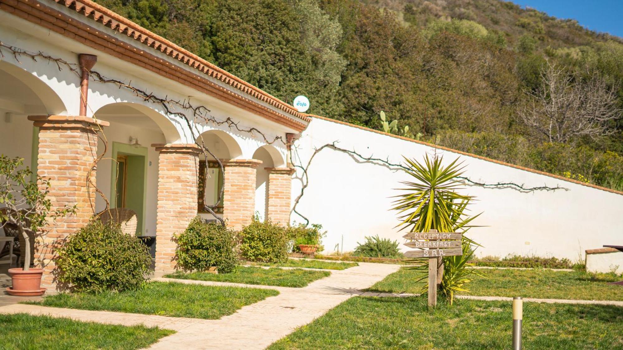 Albergo rurale Essenza di Mirto La Caletta Esterno foto