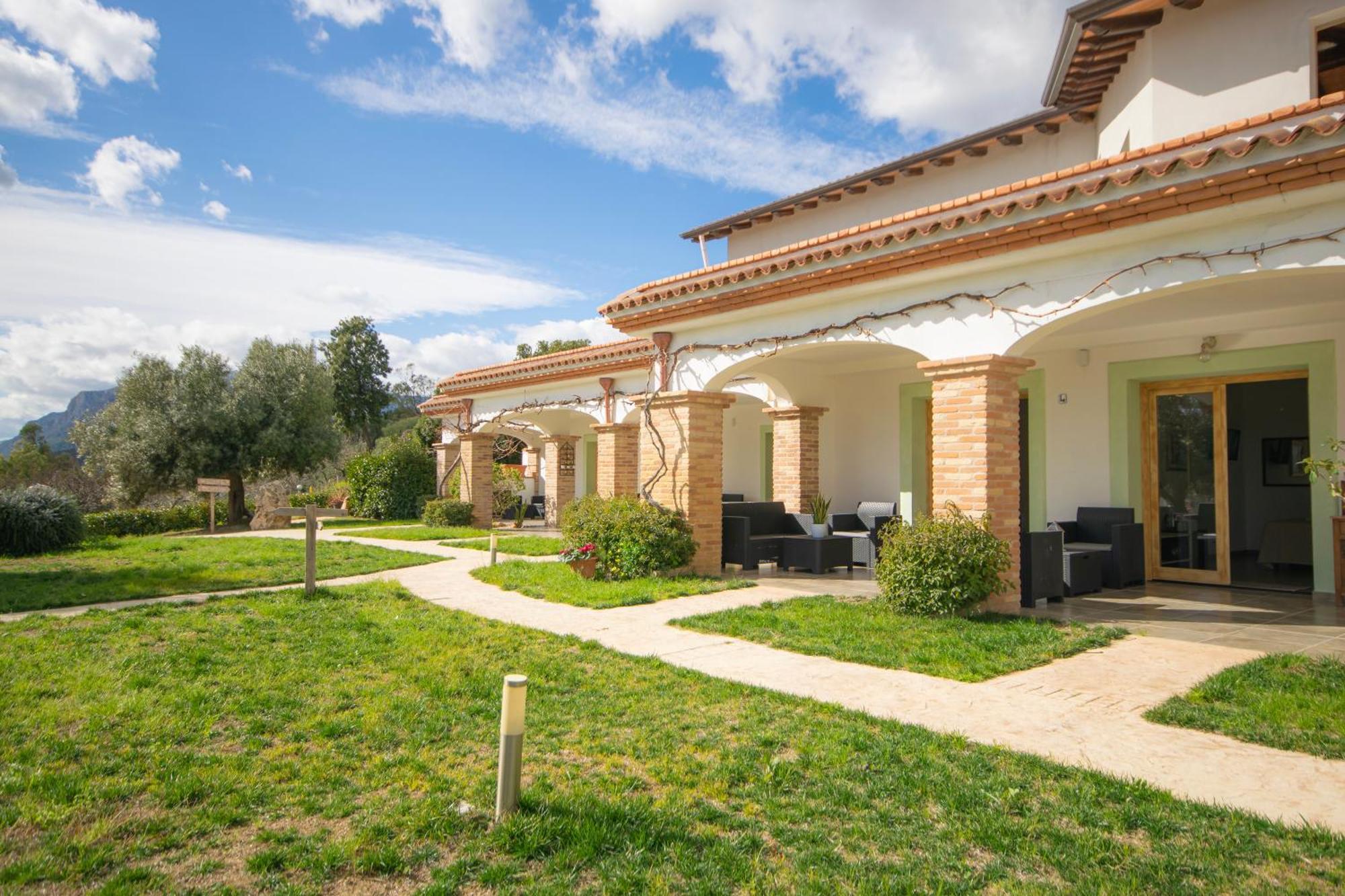 Albergo rurale Essenza di Mirto La Caletta Esterno foto