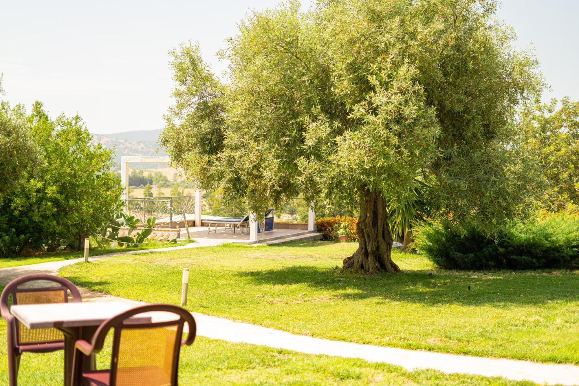 Albergo rurale Essenza di Mirto La Caletta Esterno foto