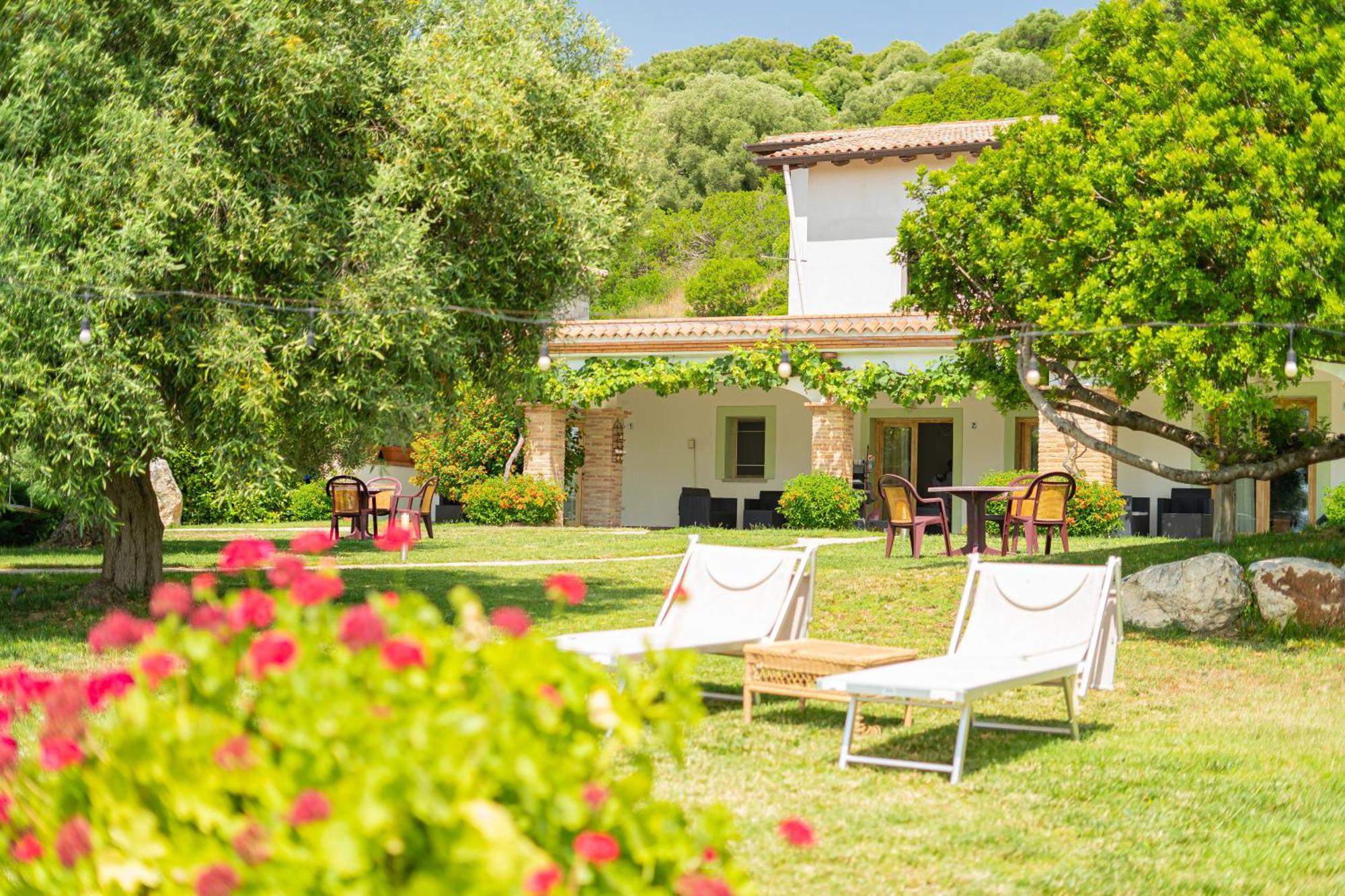 Albergo rurale Essenza di Mirto La Caletta Esterno foto