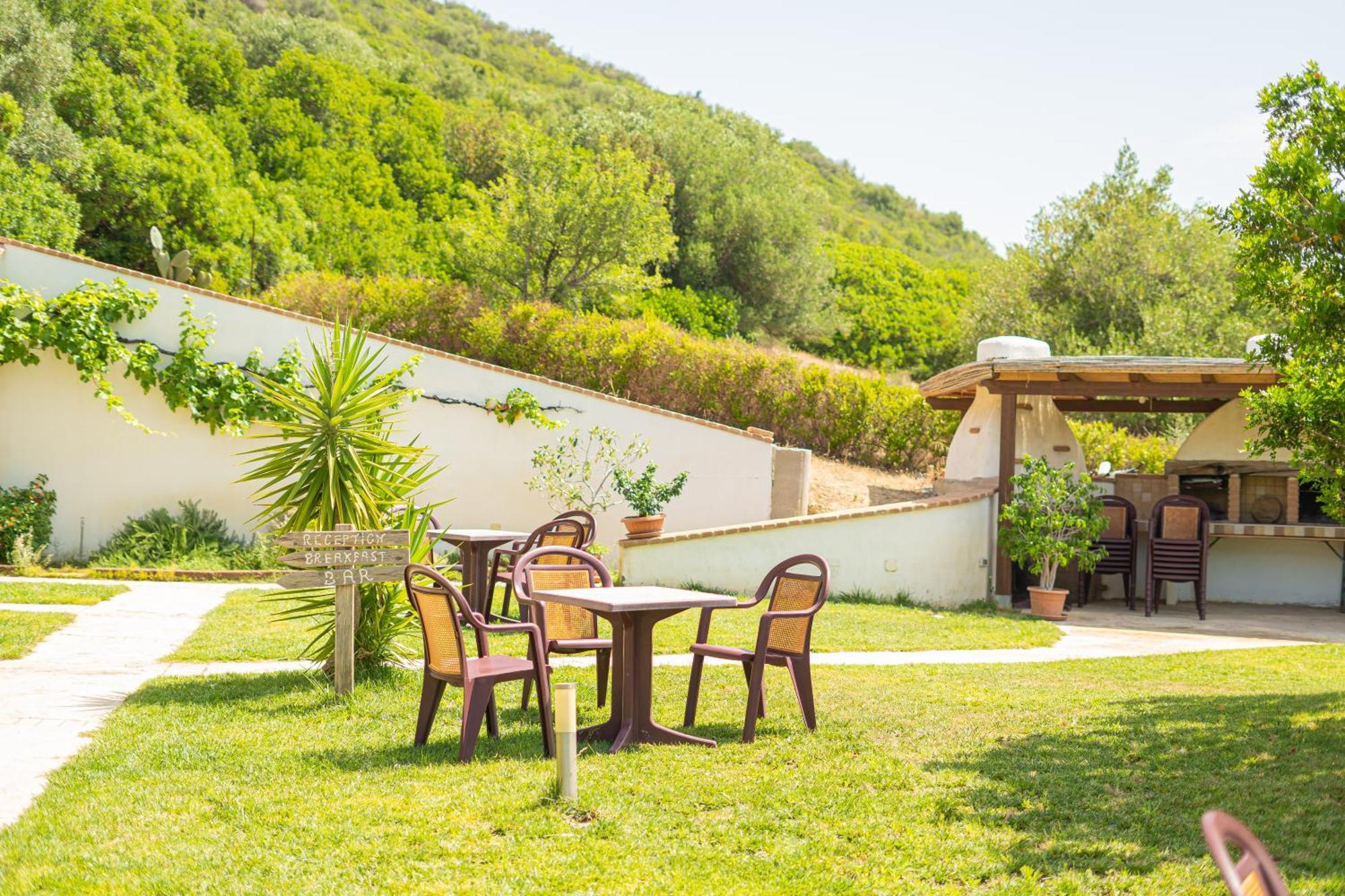 Albergo rurale Essenza di Mirto La Caletta Esterno foto